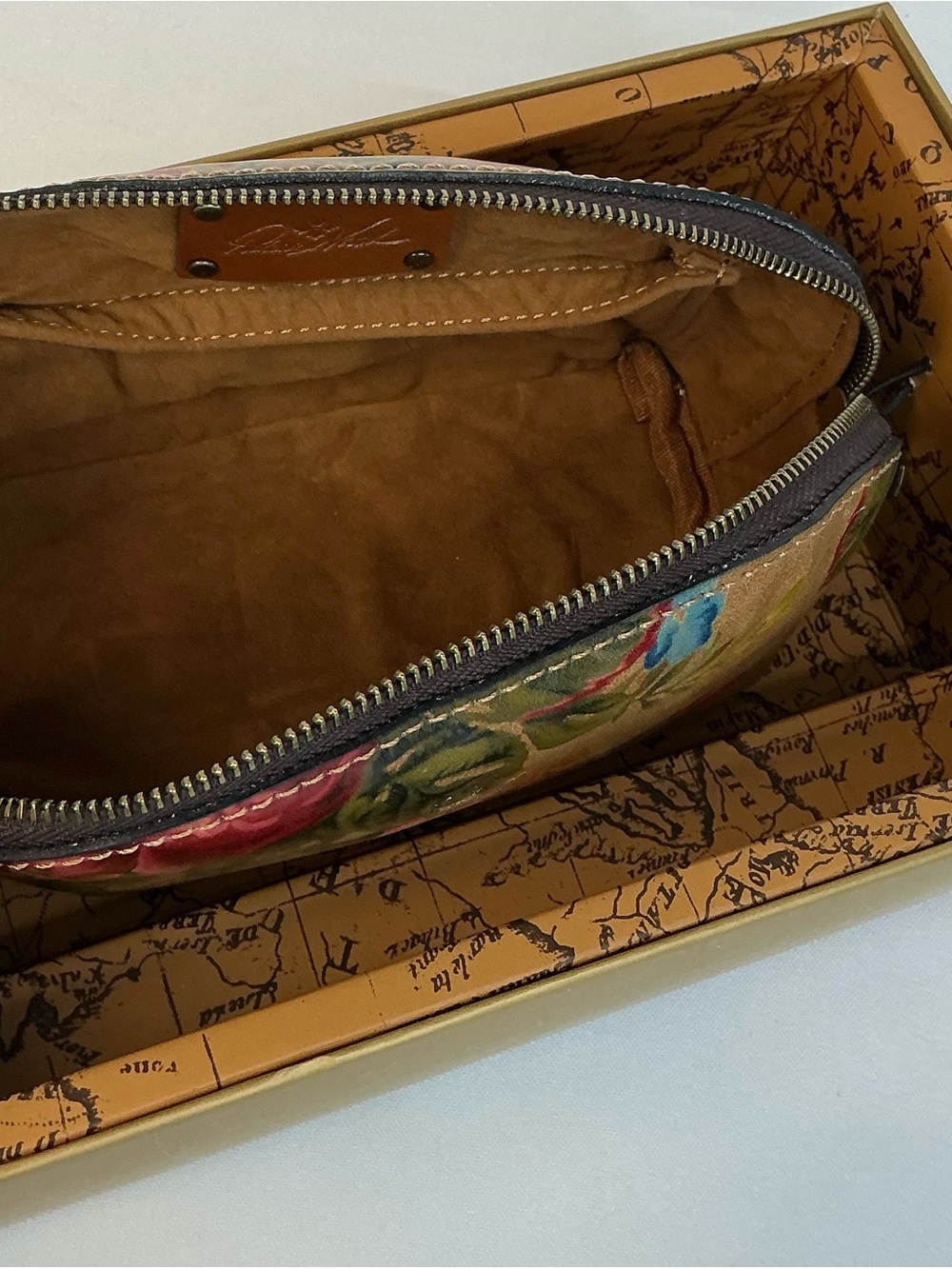 Patricia Nash Vintage Victorian Garden Leather Cosmetic Bag New in Box - Picture 4 of 5